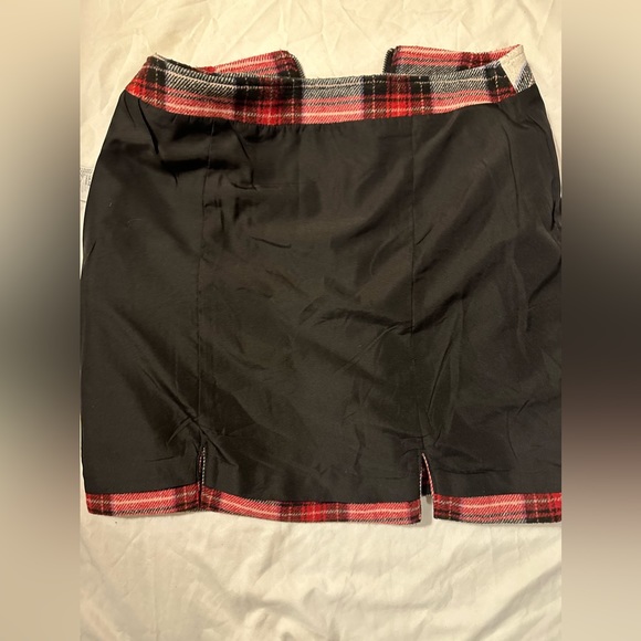 Hollister Ultra High Rise Wool Blend Plaid Skirt with Pockets - Picture 6 of 7